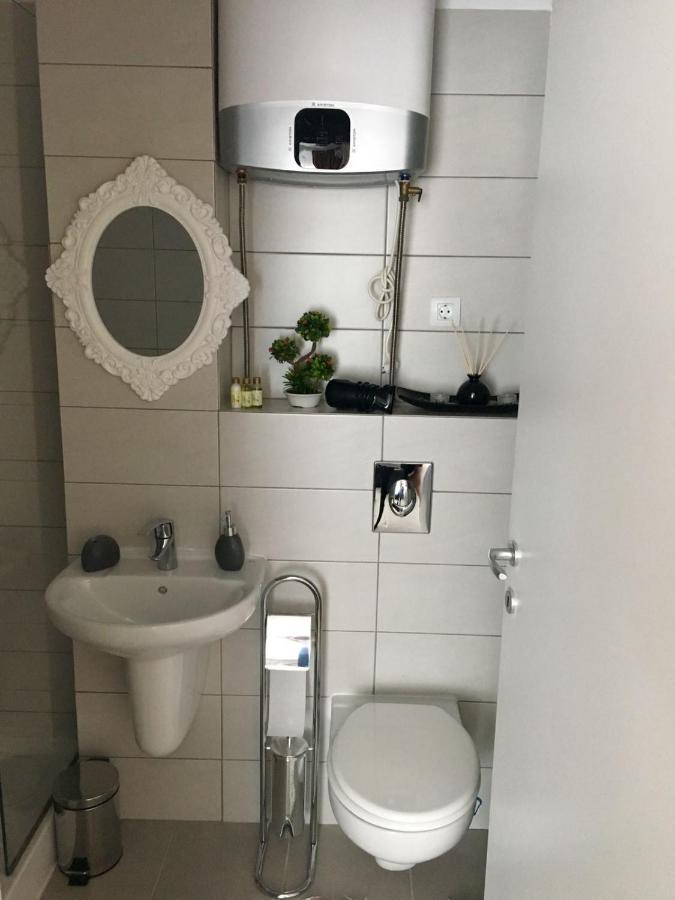 Ayan Desilva Apartment